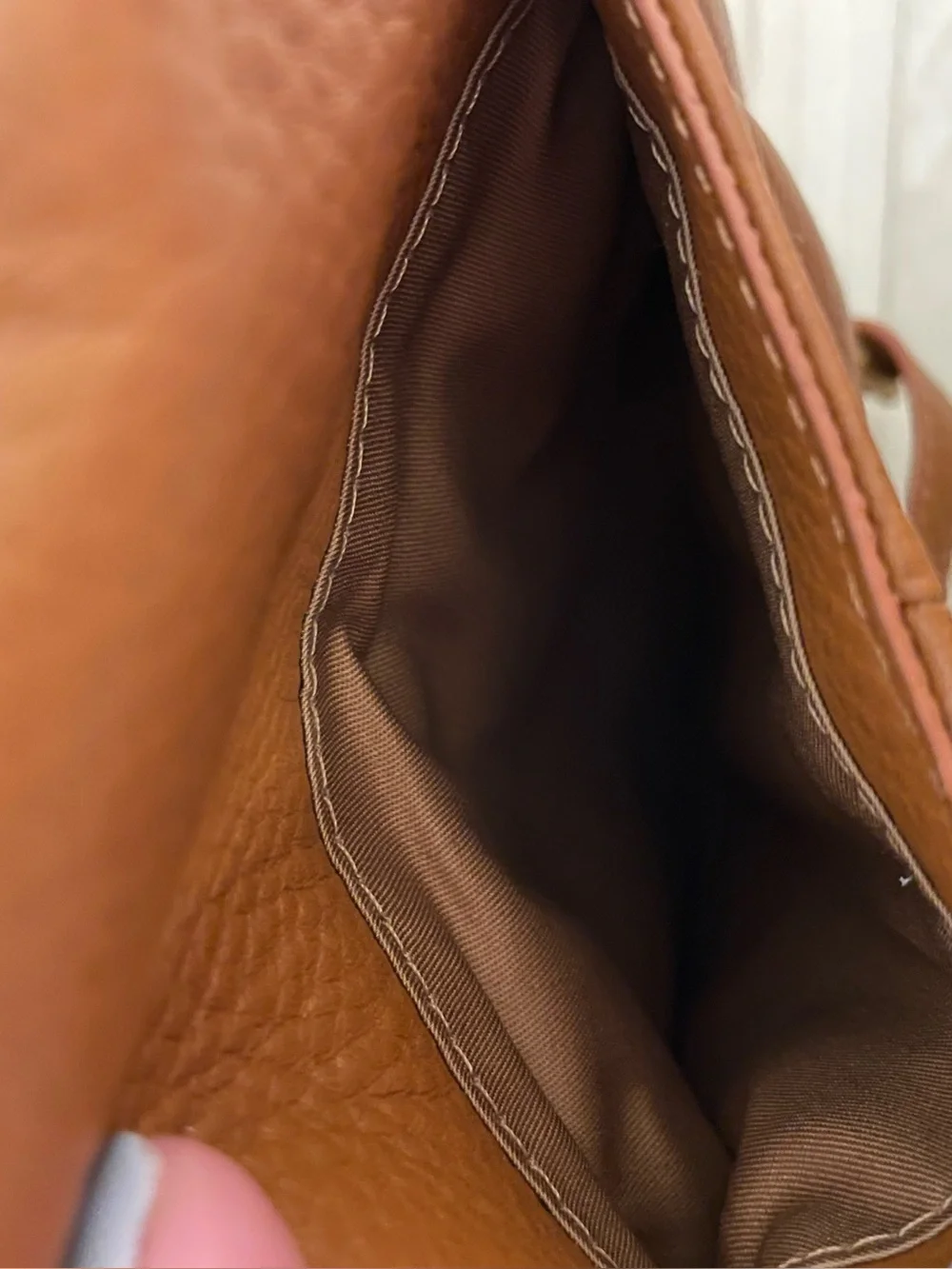 EXCELLENT Hobo Fern Sling Crossbody in a Caramel / Honey Color - Picture 4 of 14